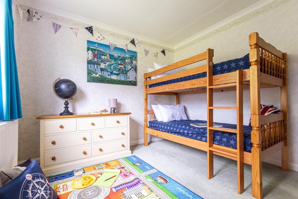 Tranquil 4 Bed Bungalow, Large Garden, Plenty Of Parking คาร์บิสเบย์ ภายนอก รูปภาพ