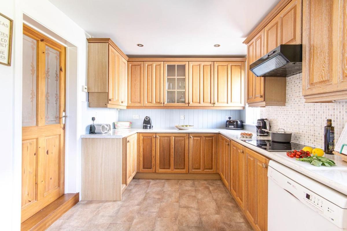 Tranquil 4 Bed Bungalow, Large Garden, Plenty Of Parking คาร์บิสเบย์ ภายนอก รูปภาพ